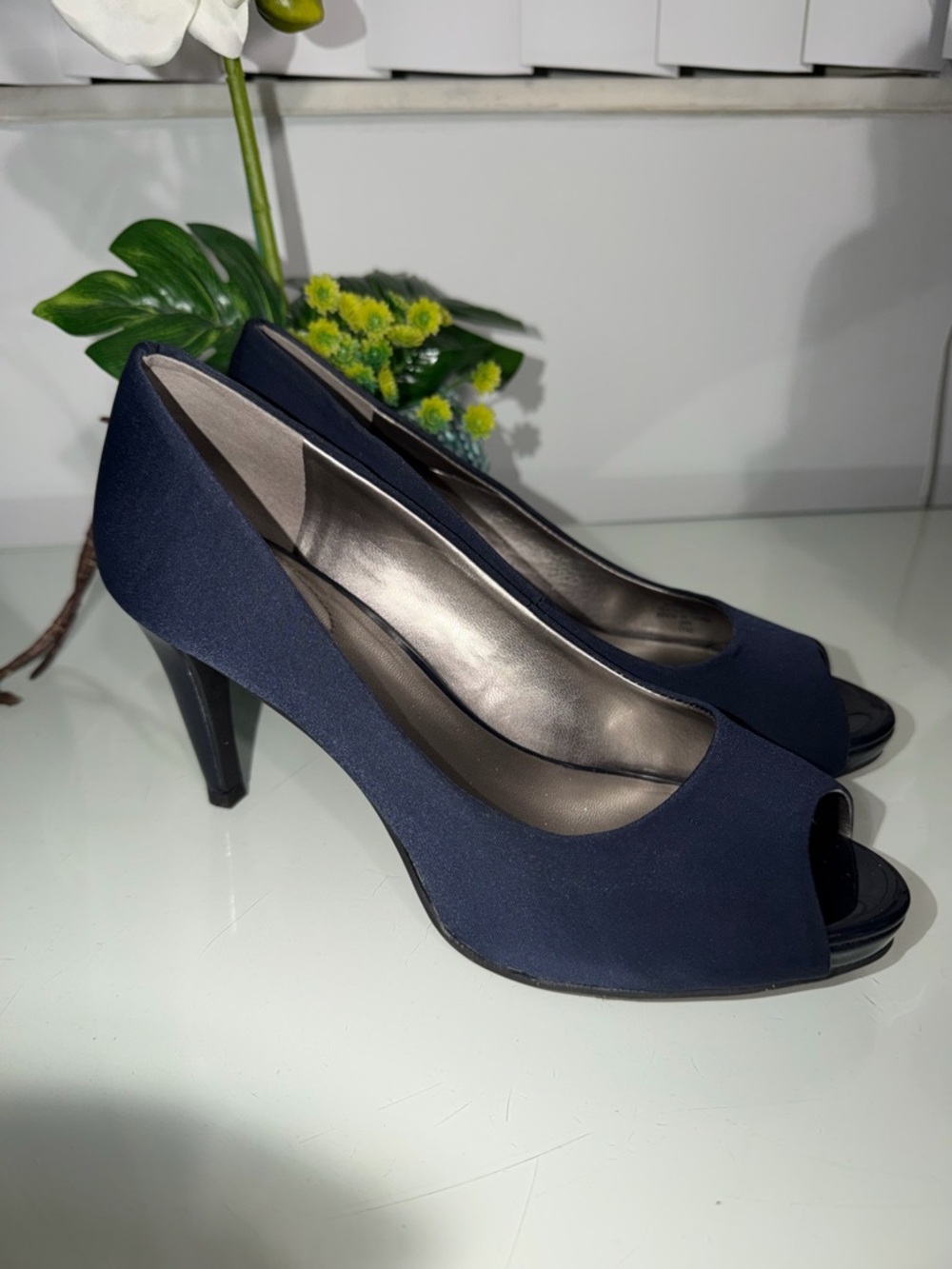 Bandolino Women's Navy Peep-Toe Heels